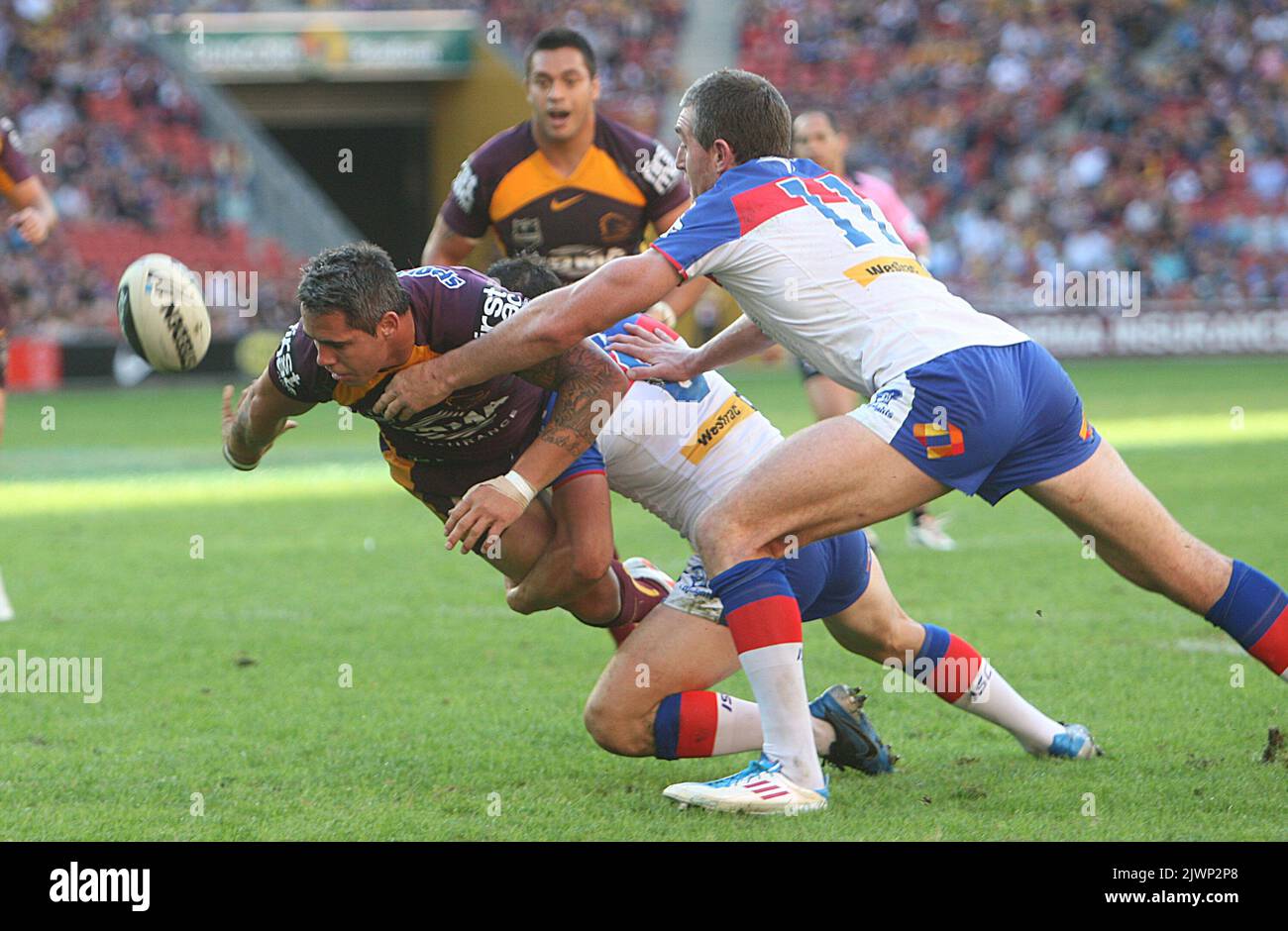 Corey Parker filcks the ball back to set up Reed's try: NRL Rugby ...