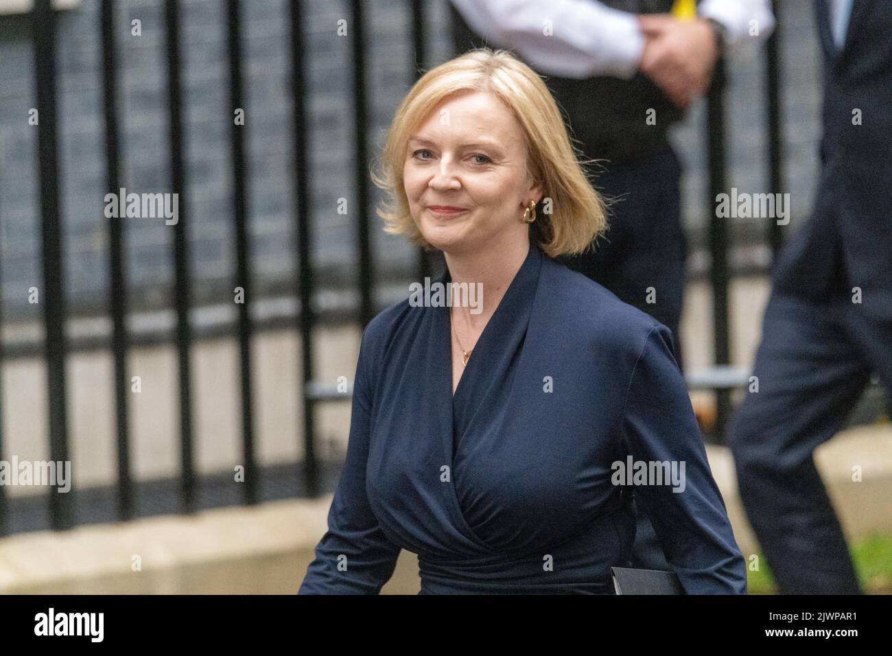 London, UK. 6th Sep, 2022. Liz Truss arrives in Downing Street as the UK's new Prime Minister Credit: Ian Davidson/Alamy Live News Stock Photo