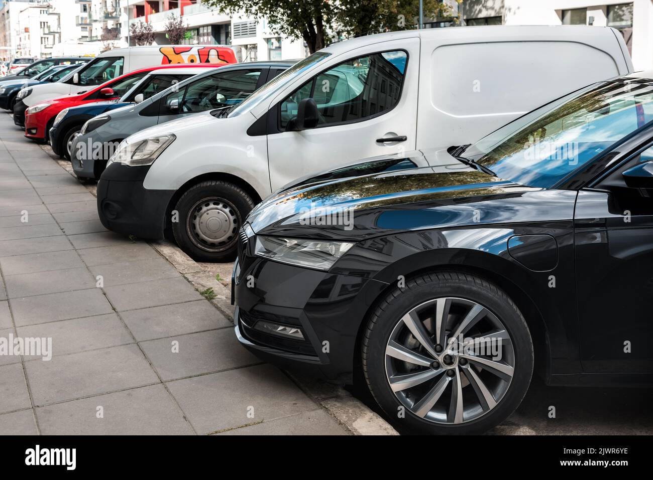 Car parking along the roadside hi-res stock photography and images - Alamy