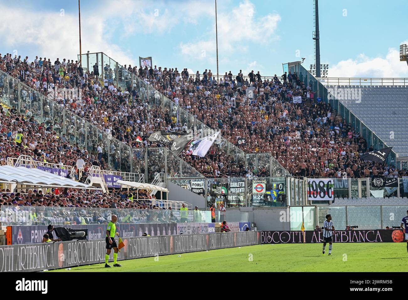 Fans of Fiorentina during the italian soccer Serie A match ACF Fiorentina  vs Hellas Verona FC on March 06, 2022 at the Artemio Franchi stadium in  Florence, Italy (Photo by Valentina Giannettoni/LiveMedia/Sipa