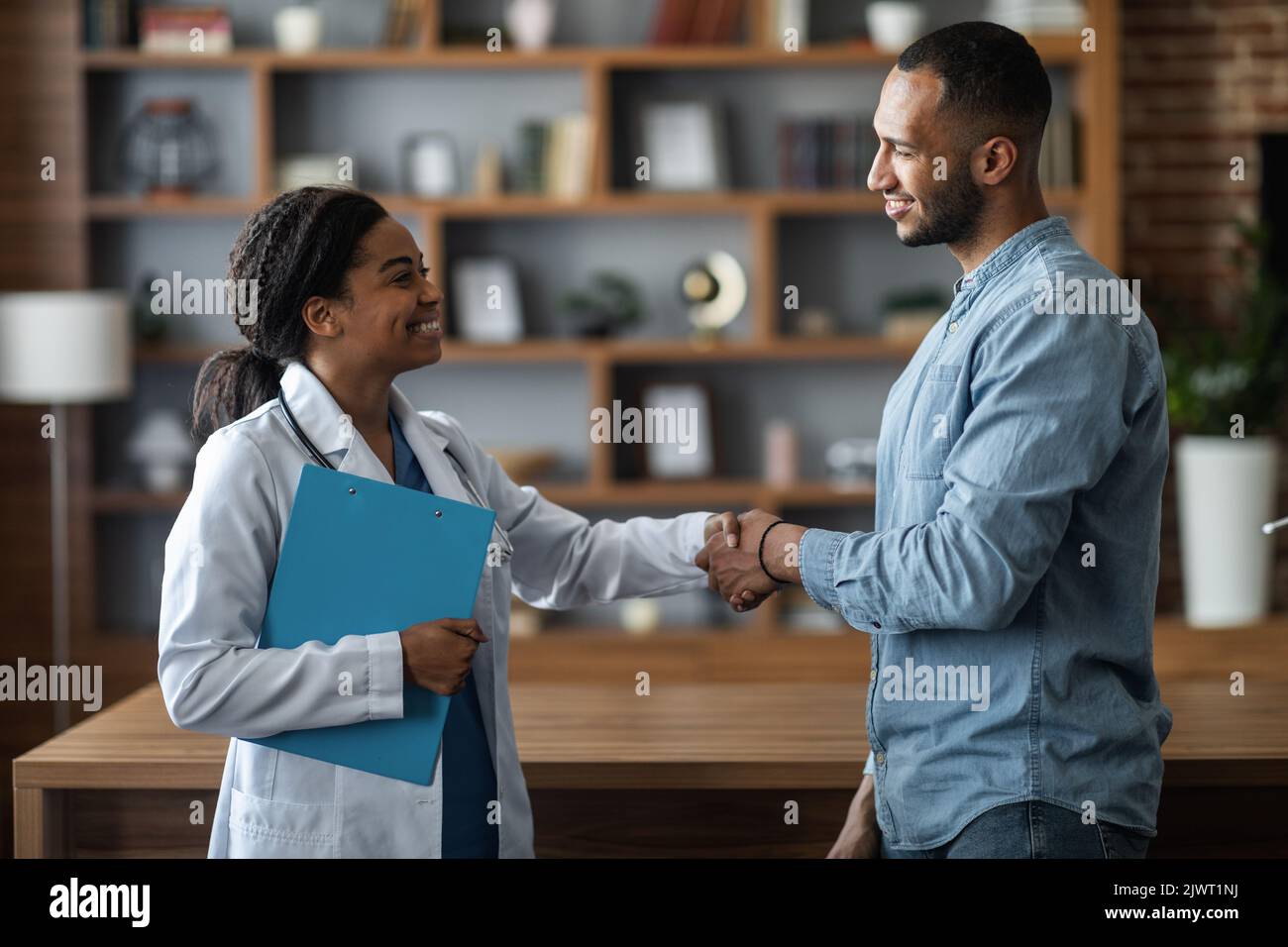 Doctor hand shaking man hi-res stock photography and images - Alamy