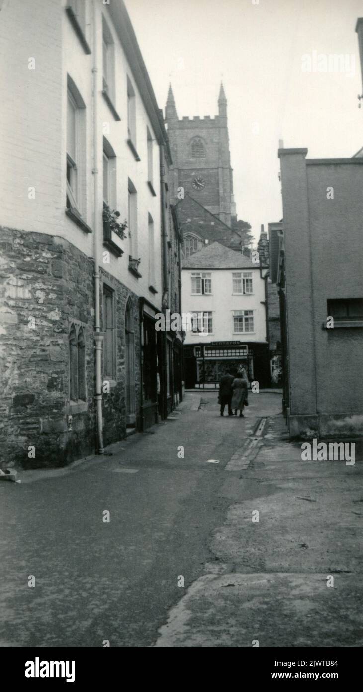 Cornwall,1950s. A view of Webb Street, Fowey. Lennards’ shoe shop and