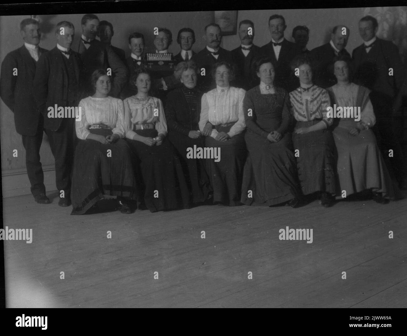 Group portrait. Grupporträtt Stock Photo - Alamy