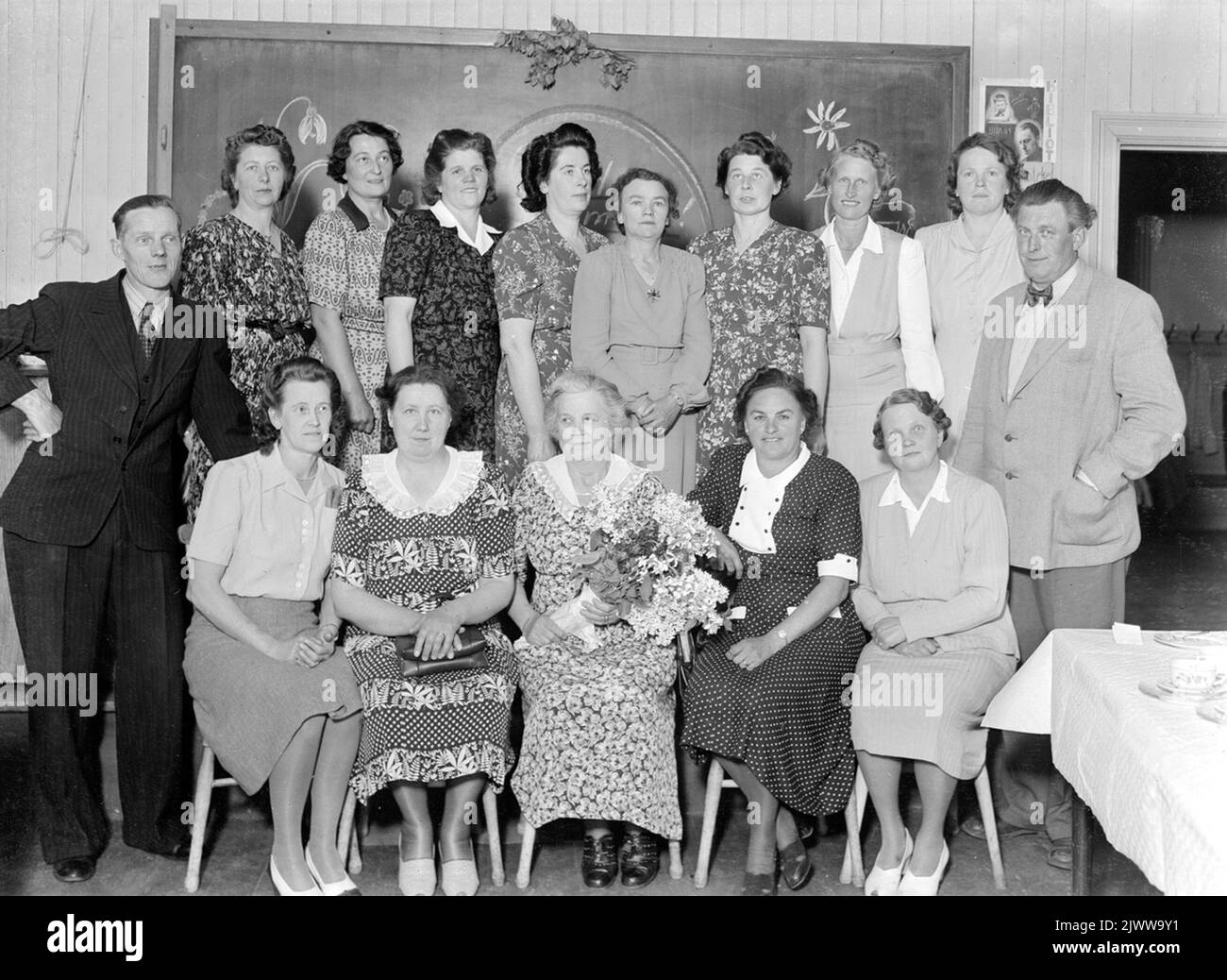 30 years of school class, Nyvallsskolan. Photo in June 1946. 30 års