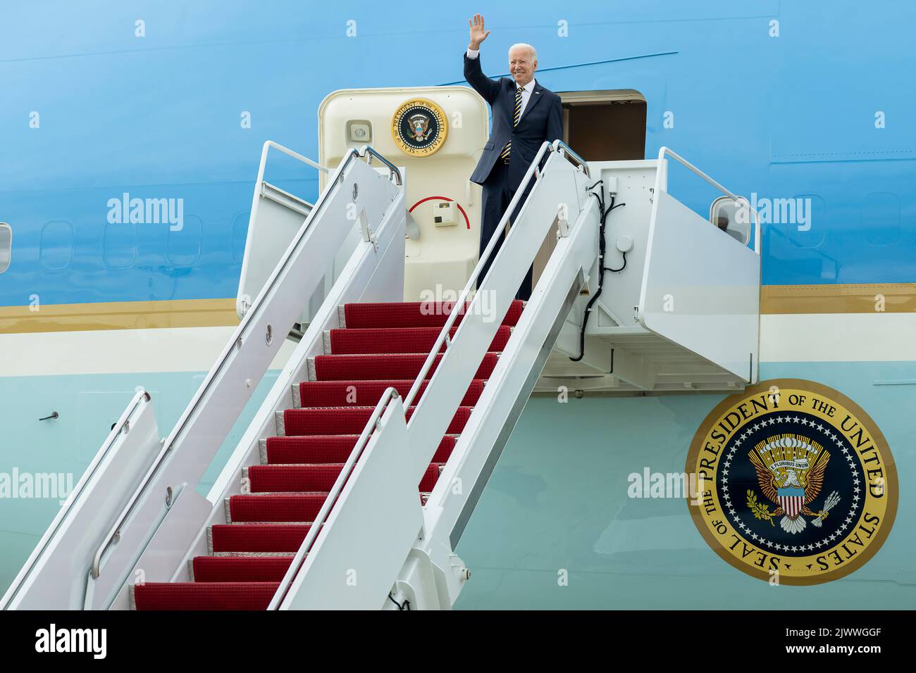 President Joe Biden boards Air Force One at Joint Base Andrews, Maryland Wednesday, July 6, 2022, en route to Cleveland Hopkins International Airport in Cleveland, Ohio. (Official White House Photo by Adam Schultz) Stock Photo