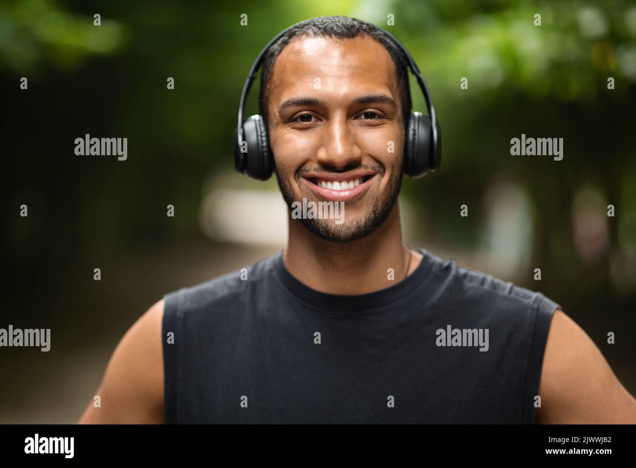 Athlete portrait happy fitness hi-res stock photography and images - Alamy