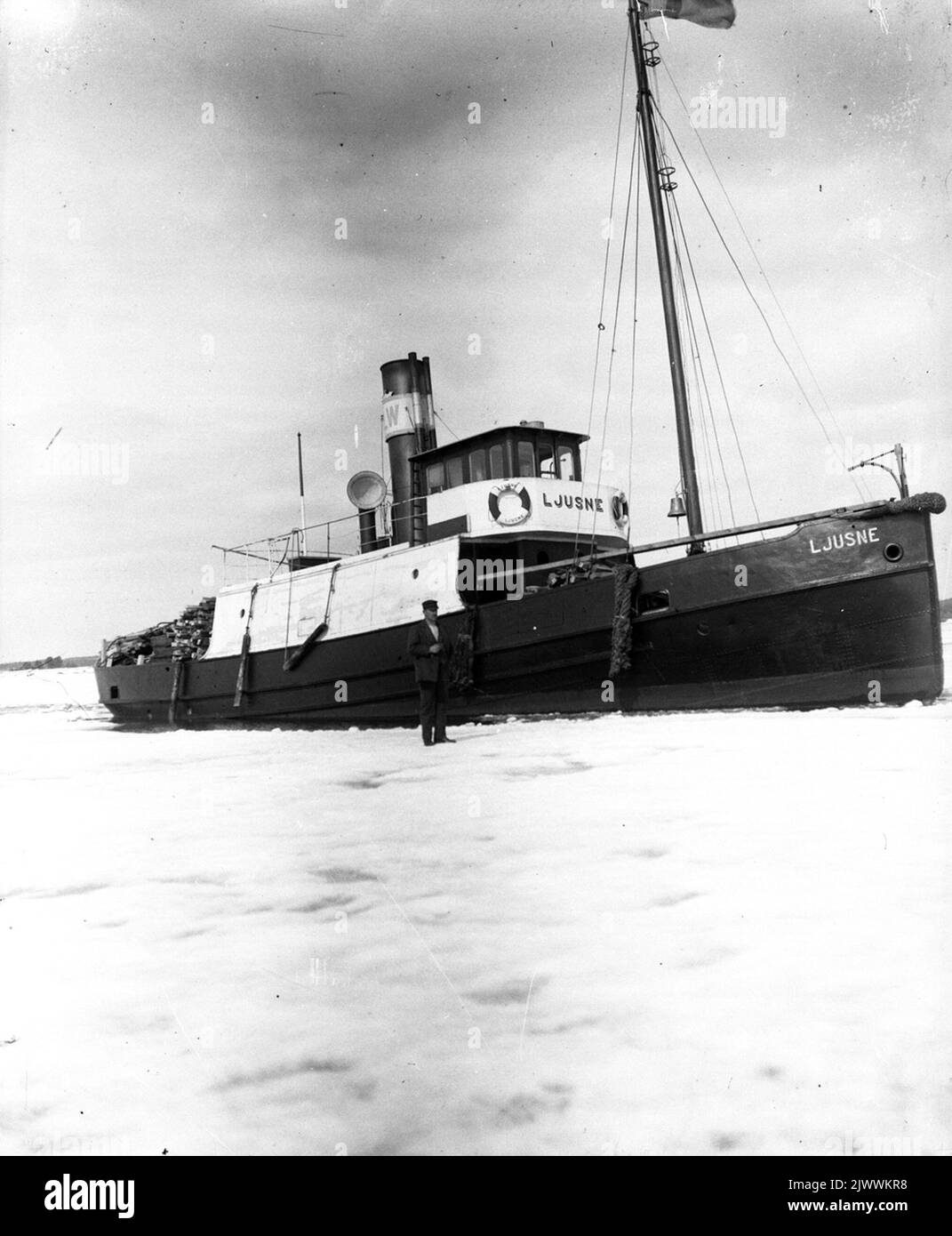 tugboat-ljusne-dimensions-75-0-x-17-0-x-9-0-feet-machine