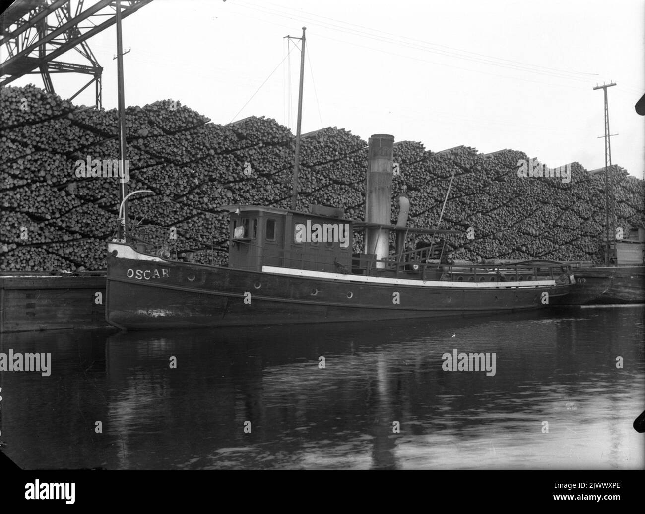 Side profile of boat Black and White Stock Photos & Images - Alamy