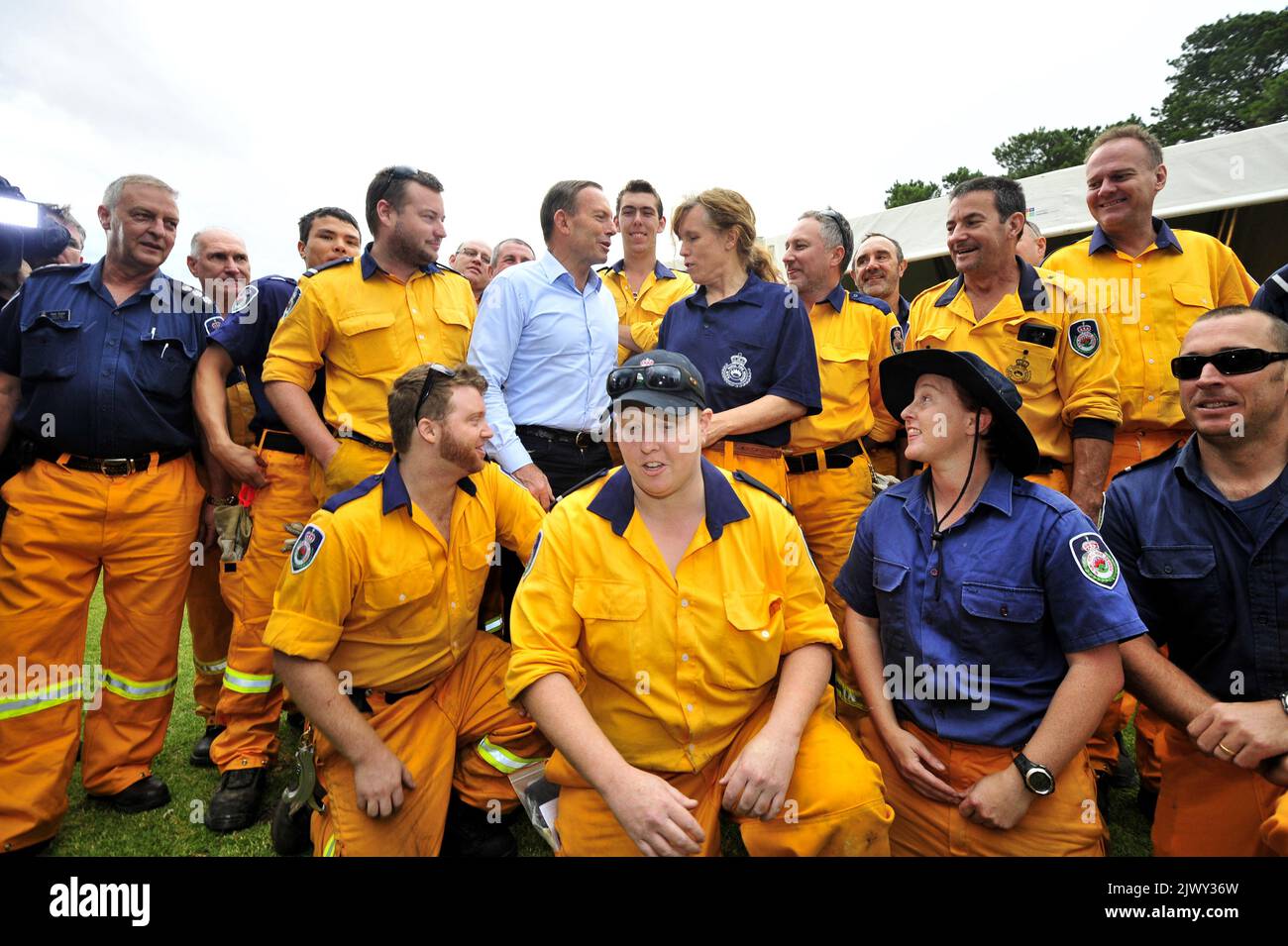 Prime Minister Tony Abbott tours the CFS command centres at the heart ...