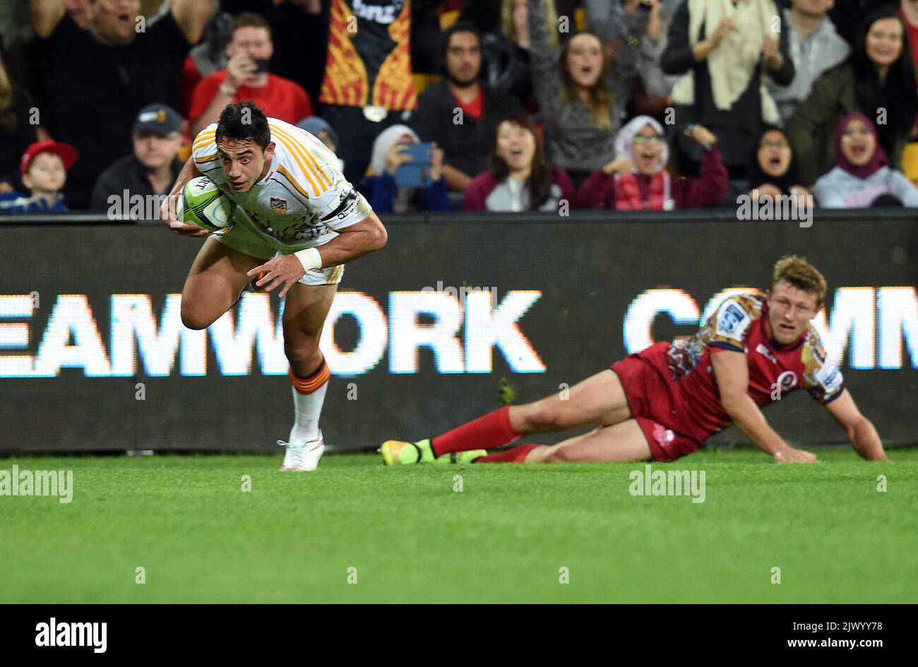 Hosea Gear of the Waikato Chiefs (left) avoids Queensland Reds Captain  James Slipper to score a try during their round 17 game at Suncorp Stadium  in Brisbane, Saturday, June 6, 2015. (AAP