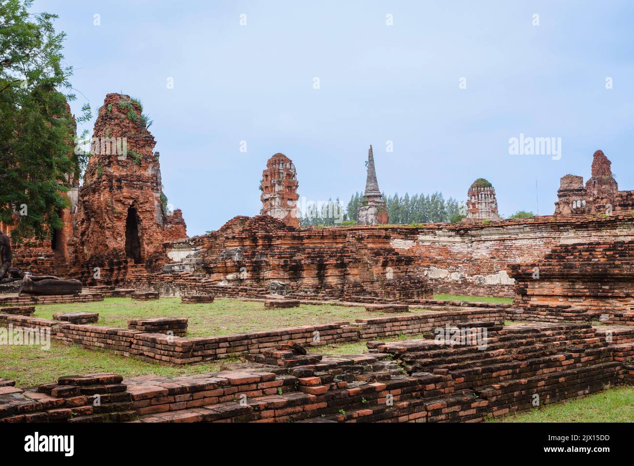 Dilapidated red brick prangs and walls in the ruins at Wat Maha That, the sacred royal temple in Ayutthaya, Thailand Stock Photo