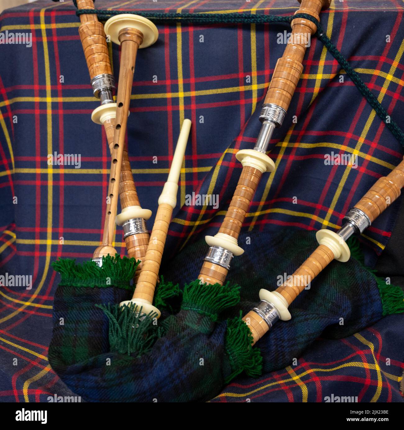 Symbols of Scotland - wollen tartan textile and handmade musical ...