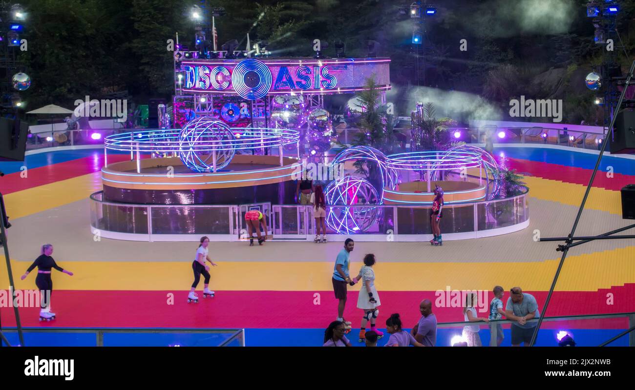 Roller skaters in Central Park, NYC, USA at night Stock Photo Alamy