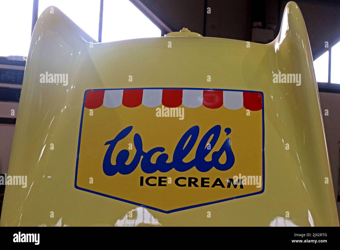 Walls Ice Cream van 1960, 1970 Ford Thames (Anglia Stock Photo Alamy