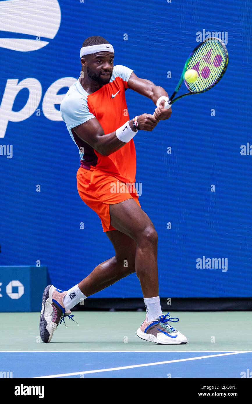 Frances Tiafoe aus den USA beim Spiel in Runde vier der US Open 2022