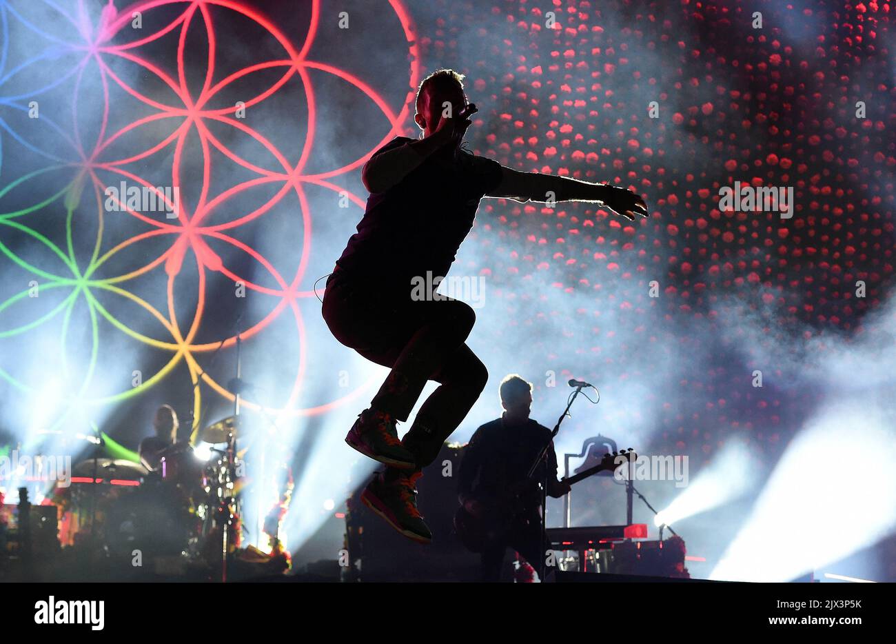 Coldplay concert experience with opening acts in 2016