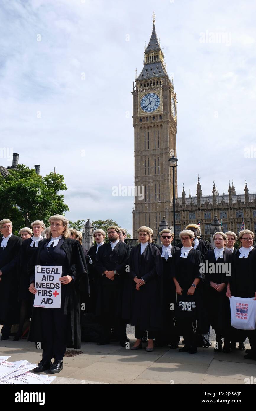 London, UK. Barristers gather on Praliament Square to announce theor intention to strike indefinitely over legal aid payments. Stock Photo