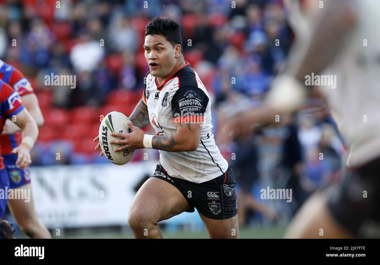 Issac Luke of the Warriors attacks the Knights line during the Round 22 ...