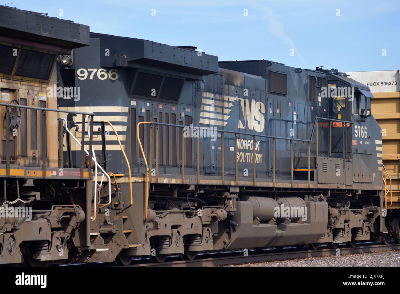 Maple Park, Illinois. Locomotives, including a run-through Norfolk Southern Railway unit lead a Union Pacific Railroad freight train. Stock Photo