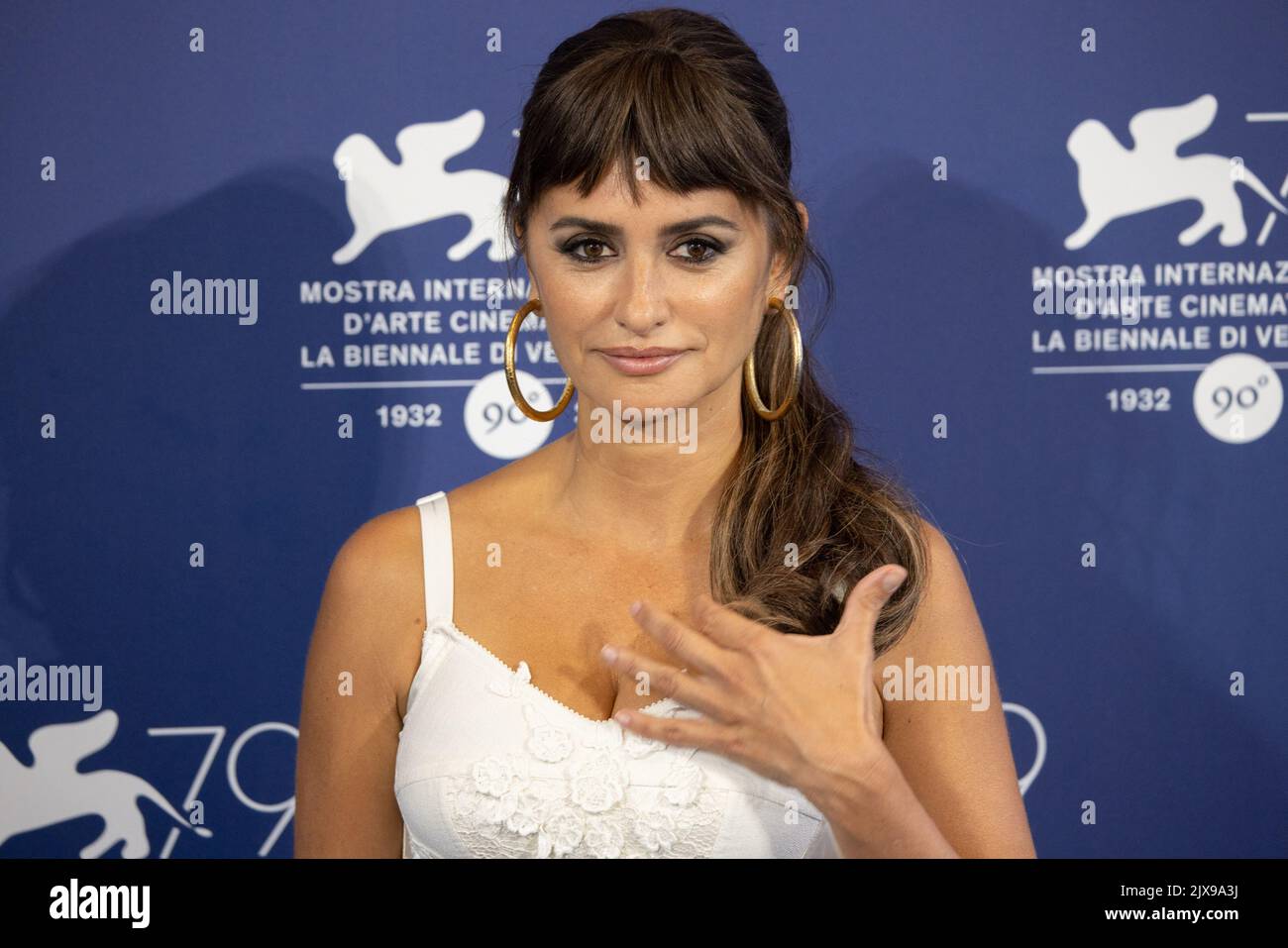 Penelope Cruz attends the photocall for "On The Fringe" (En Los