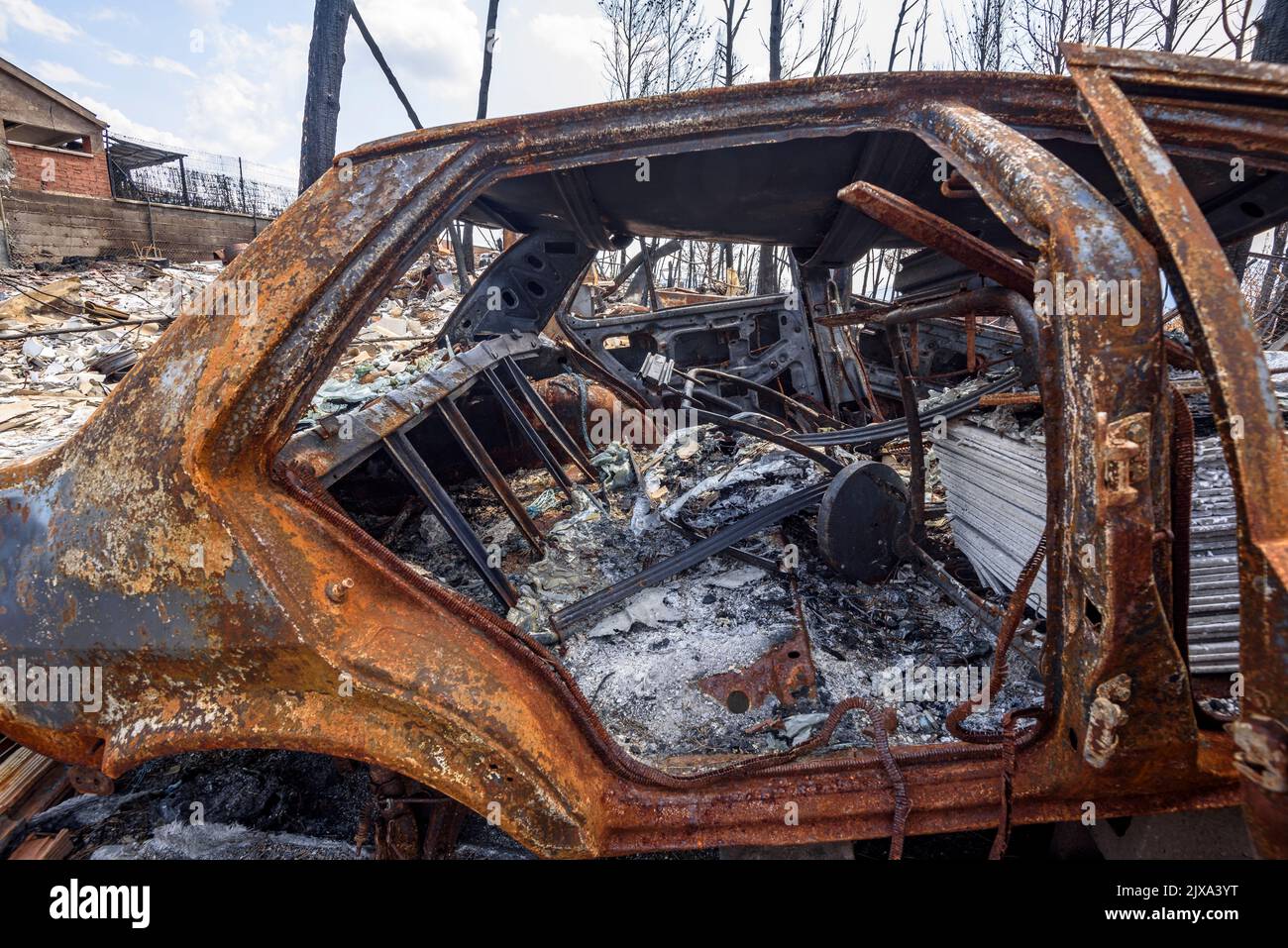 Houses, gardens and vehicles burned after the 2022 Pont de Vilomara fire (Barcelona, Catalonia, Spain)  ESP: Casas, jardines y vehículos quemados Stock Photo