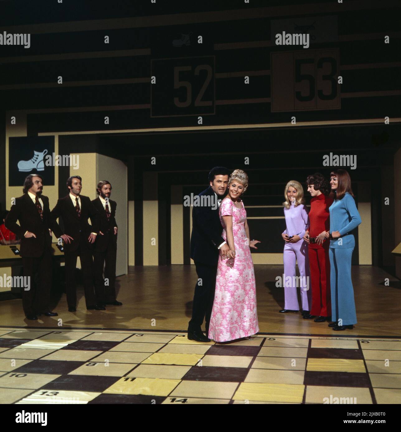 Das Kreuzworträtselspiel, Spielshow, Deutschland 1971, Mitwirkende: Maurice Besancon, Isy Oren und die Borns-Singers. Stock Photo