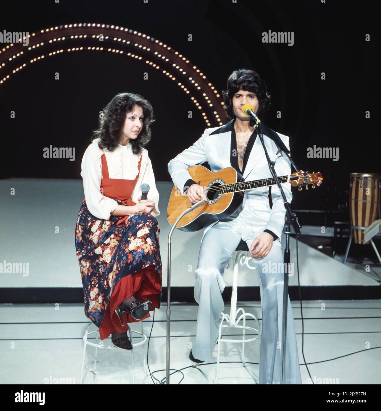 Costa Cordalis Show, Unterhaltungsshow, Deutschland 1977, Mitwirkende: Costa Cordalis im Duett mit Vicky Leandros. Stock Photo