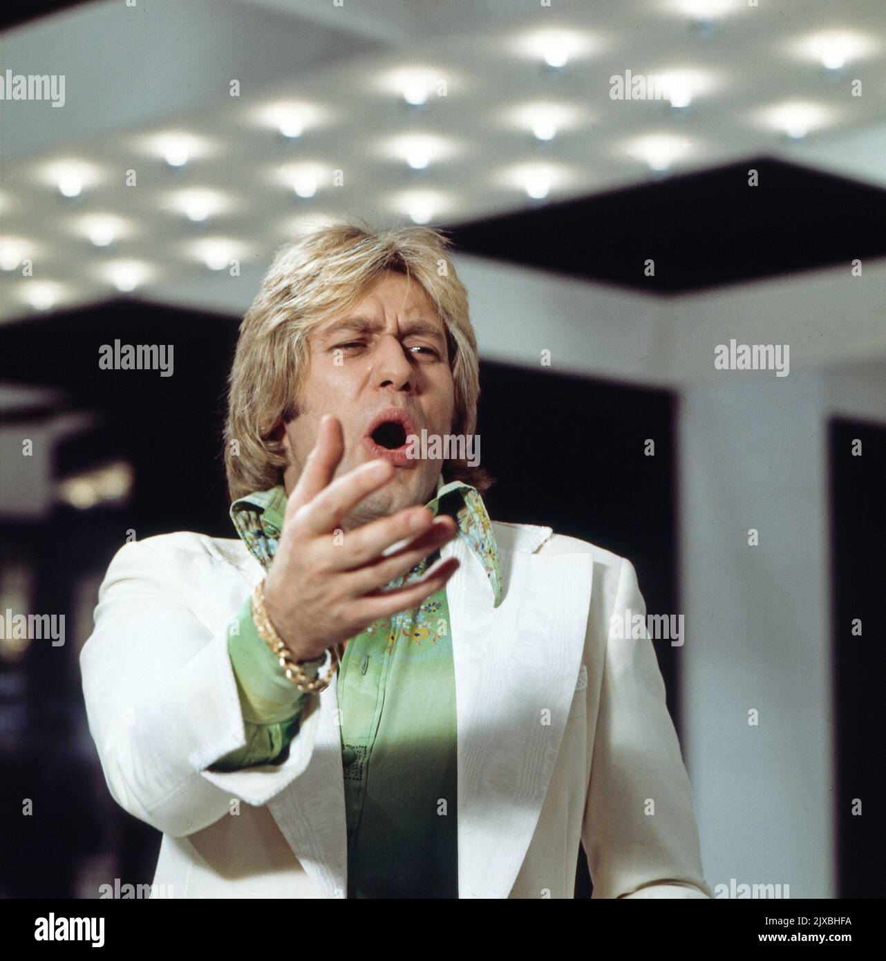 Malcolm Roberts, britischer Schlagersänger, in der Musiksendung 'Musik aus Studio B', Deutschland 1975. Stock Photo