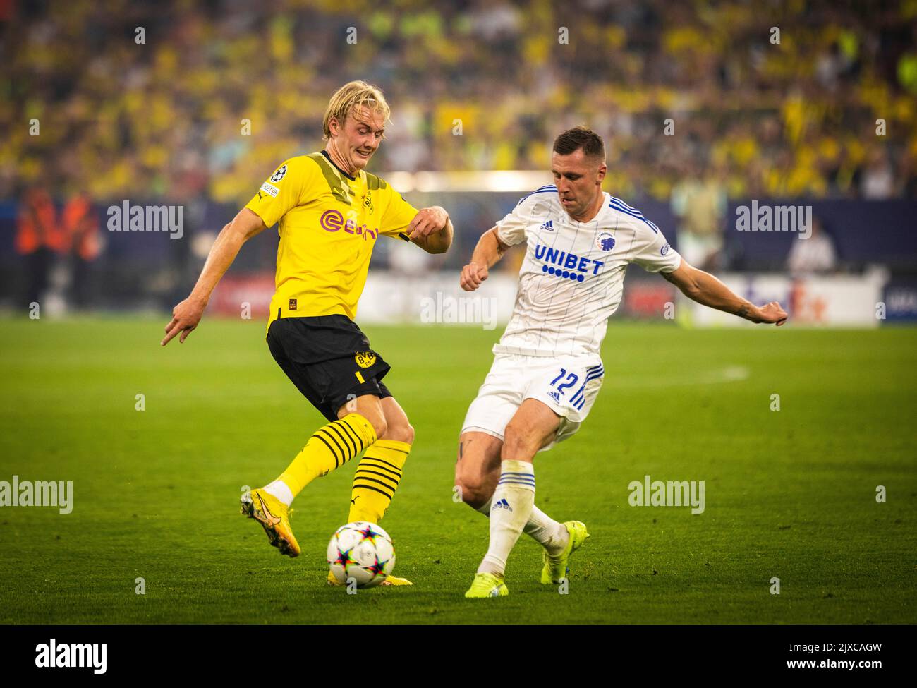 Julian Brandt (BVB), Lukas Lerager (FCK) Borussia Dortmund - FC Kopenhagen  06.09.2022, Fussball; Saison 2022/23  Foto: Moritz Müller  Copyright (nur Stock Photo
