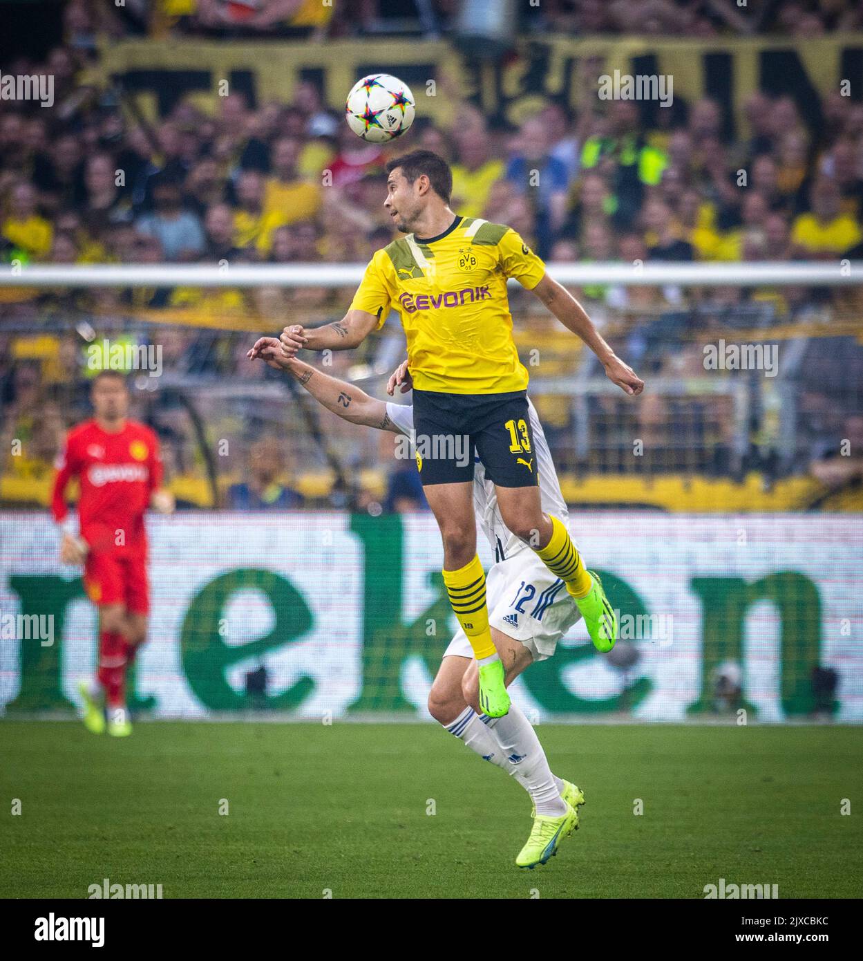 Raphael Guerreiro (BVB), Lukas Lerager (FCK) Borussia Dortmund - FC Kopenhagen  06.09.2022, Fussball; Saison 2022/23  Foto: Moritz Müller  Copyright ( Stock Photo