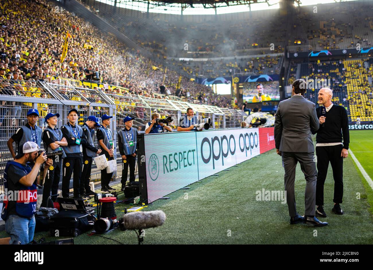Sebastian Hellmann und Matthias Sammer (BVB) vor der Südtribüne Borussia Dortmund - FC Kopenhagen  06.09.2022, Fussball; Saison 2022/23  Foto: Moritz Stock Photo