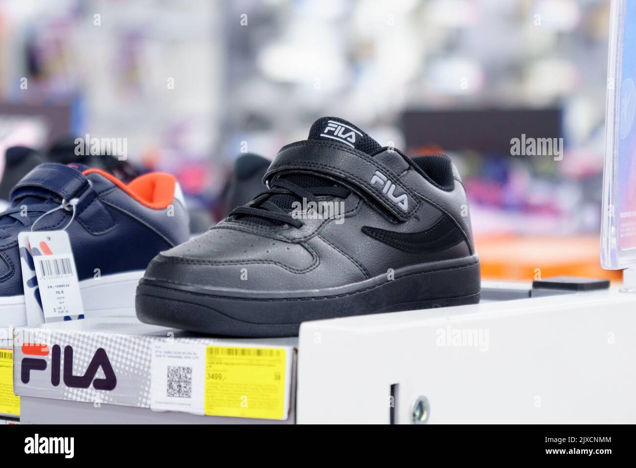 Fila sneakers kind sale hotsell
