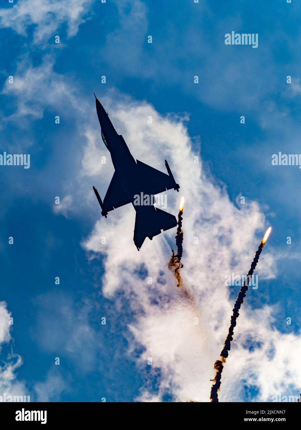 F-16 Viper Fighting falcon fighter throwing defensive flares during demonstration aerobatic flight in AirPower 2022 Zeltweg Austria Stock Photo