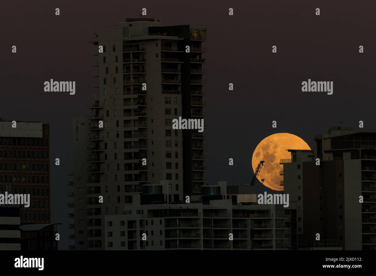 A super blue blood moon rises over the city of Perth in Western ...