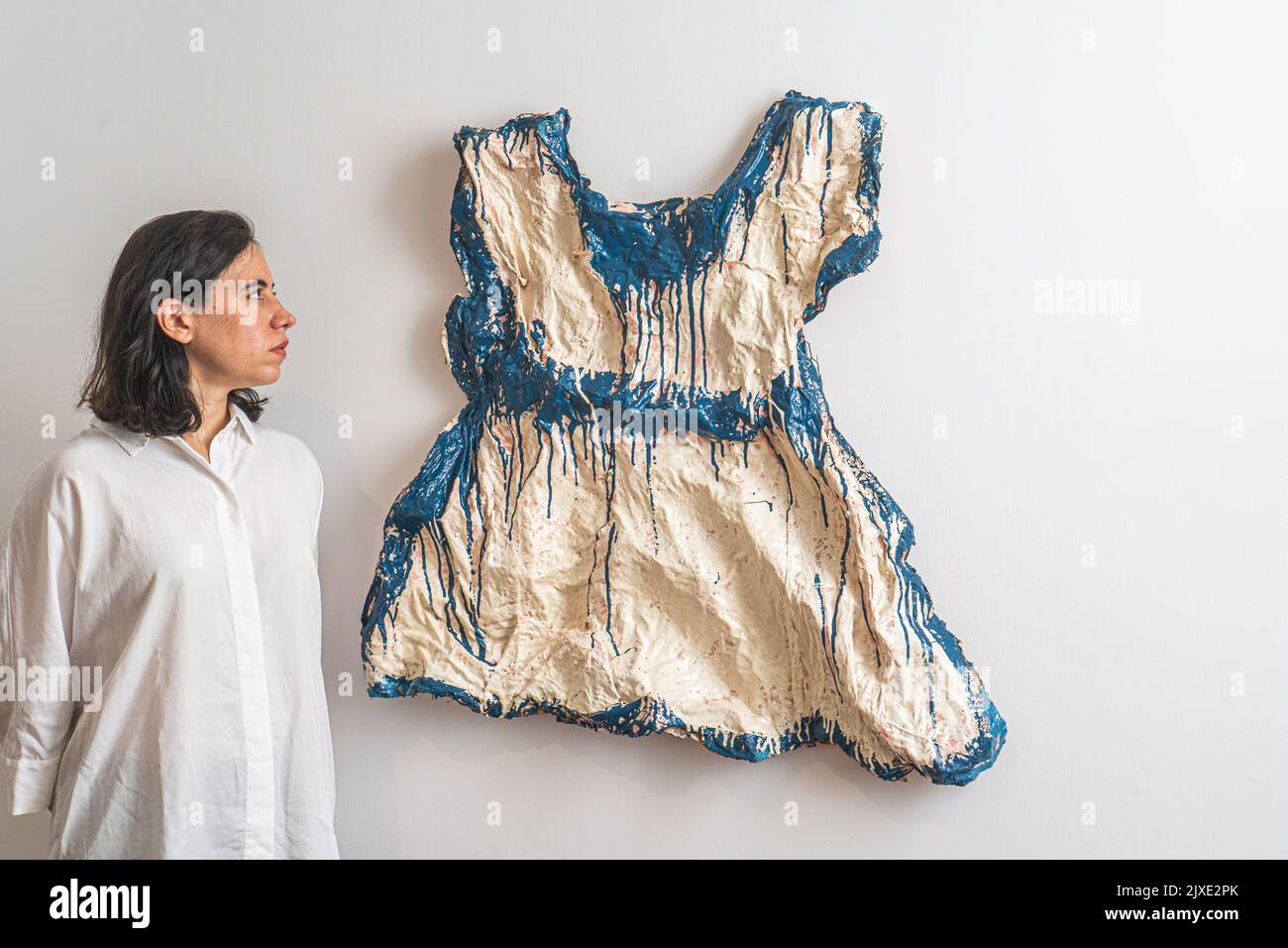 London UK. 7 September 2022. Oldenburg Store Object, Dress, 1967. Chickenwire, fabric, plaster and enamel. Sturtevant: Dialectic of Distance, an unprecedented exhibition retracing the performance of American artist Sturtevant (1924–2014) in which she recreated The Store (1961) by Claes Oldenburg. Credit amer ghazzal/Alamy Live News Stock Photo