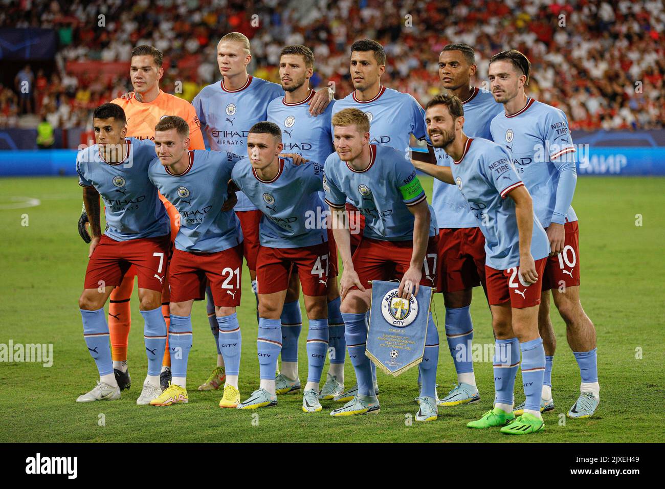 Manchester city team group during the uefa champions league hi-res stock  photography and images - Alamy