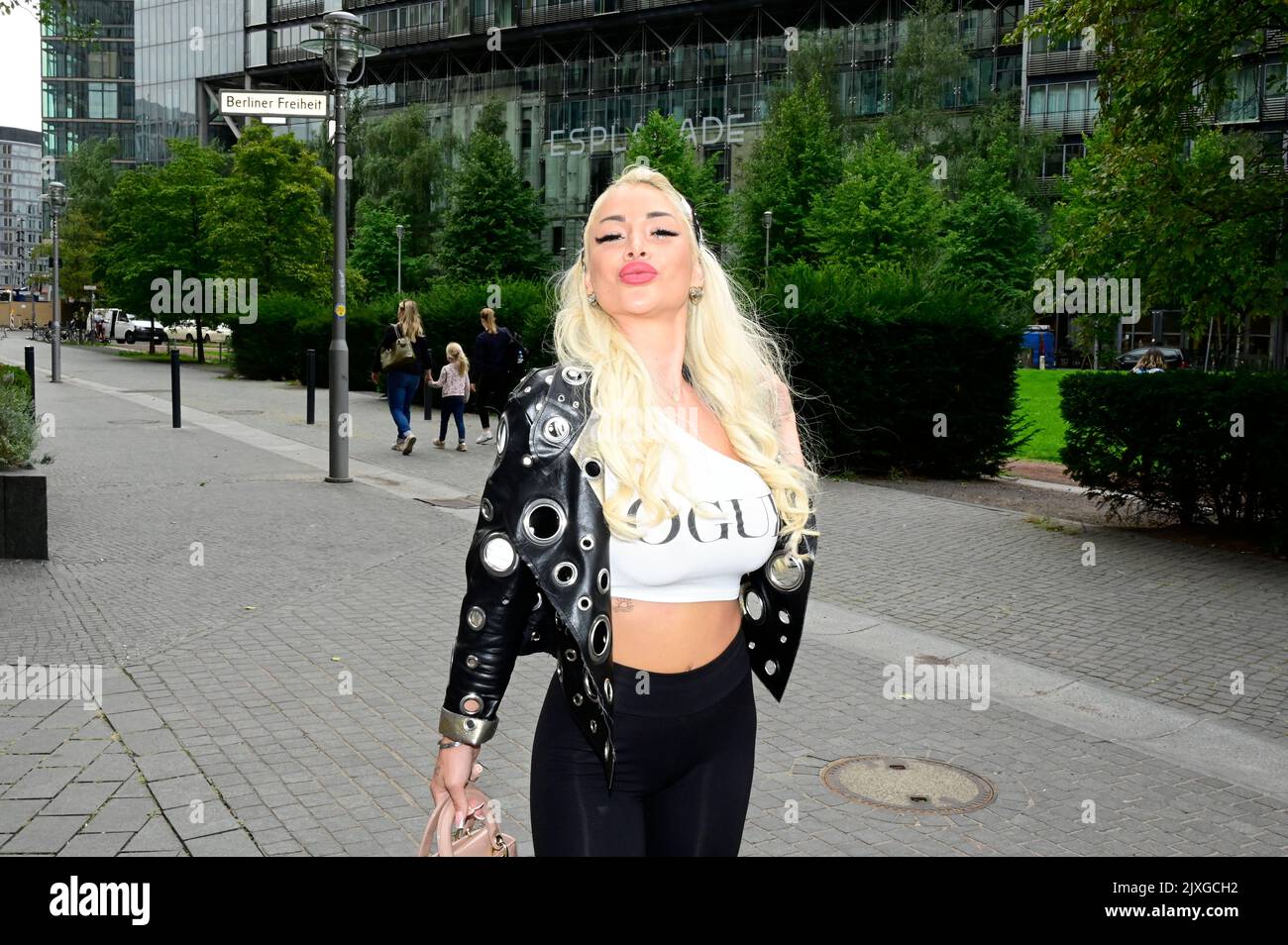 nina-kristin-beim-mates-date-influencer-event-auf-der-berlin-fashion