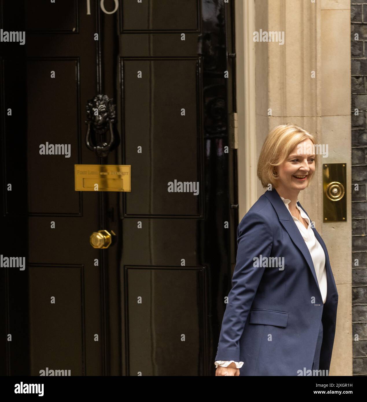 London, UK. 7th Sep, 2022. Liz Truss, Prime Minister, leaves 10 Downing Street for her first Prime Minister's Questions (PMQ's) Credit: Ian Davidson/Alamy Live News Stock Photo