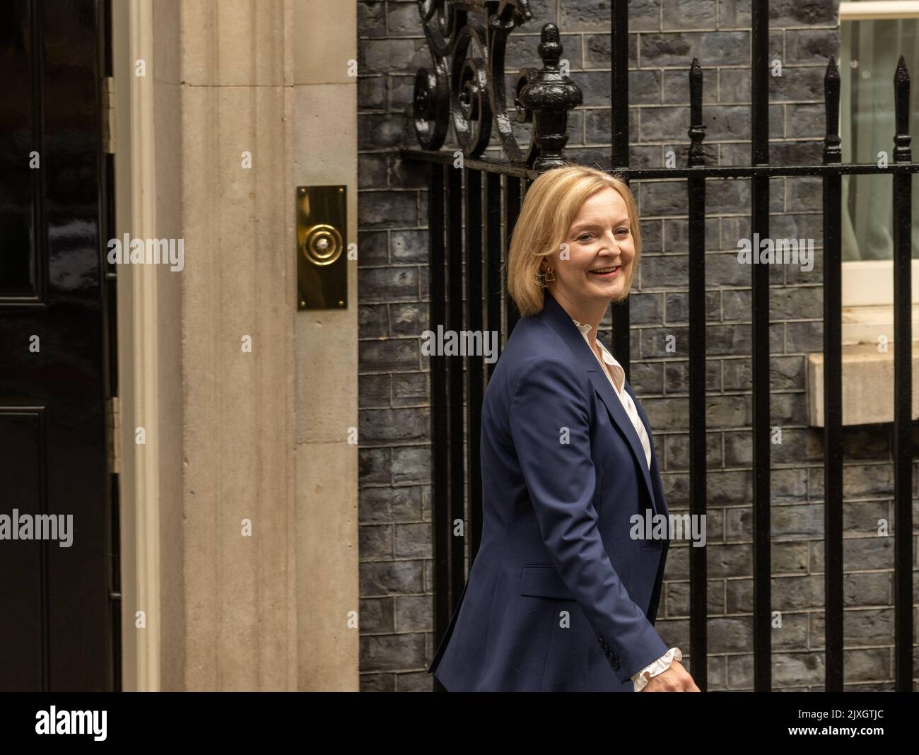London, UK. 7th Sep, 2022. Liz Truss, Prime Minister, leaves 10 Downing Street for her first Prime Minister's Questions (PMQ's) Credit: Ian Davidson/Alamy Live News Stock Photo