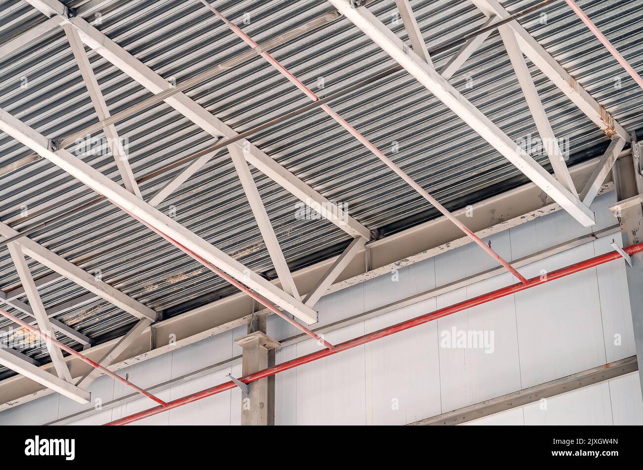 Metal trusses. Ceiling of industrial Stock Photo Alamy