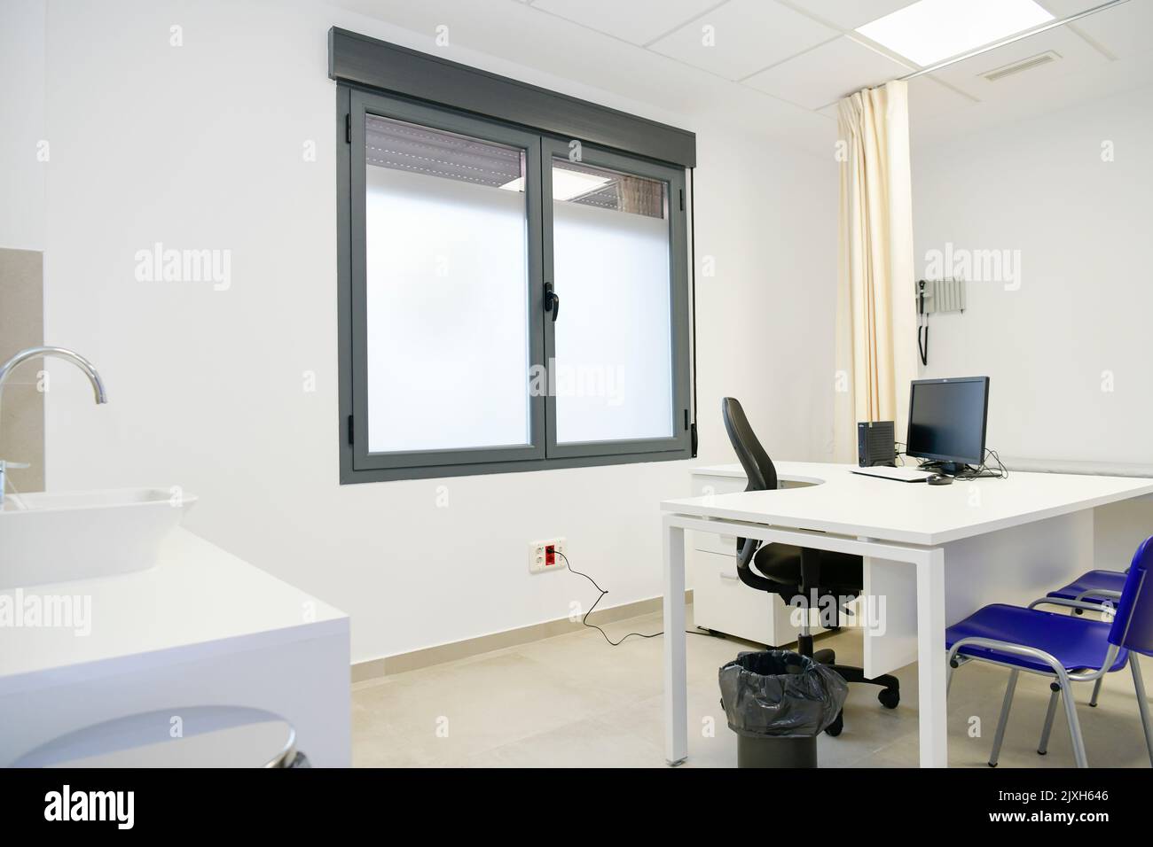 Medical facility interior hi-res stock photography and images - Alamy