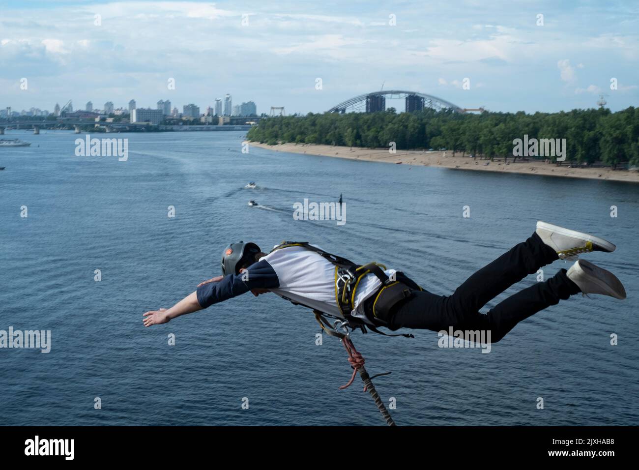 Bungee jumping helmet hi-res stock photography and images - Alamy