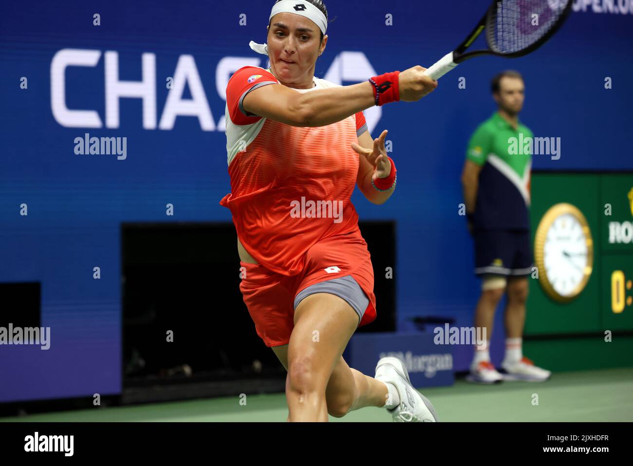 NEW YORK, NY - September 6: Ons Jabeur of Tunisia during her quarterfinal match against Ajla Tomljanovic of Australia at USTA Billie Jean King National Tennis Center on September 6, 2022 in New York City. ( Credit: Adam Stoltman/Alamy Live News Stock Photo