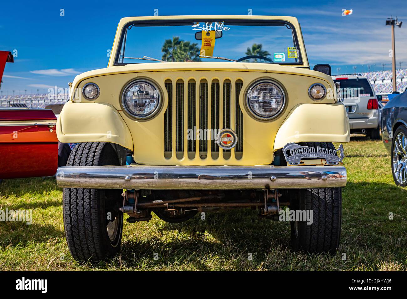 1966 kaiser jeep hi-res stock photography and images - Alamy