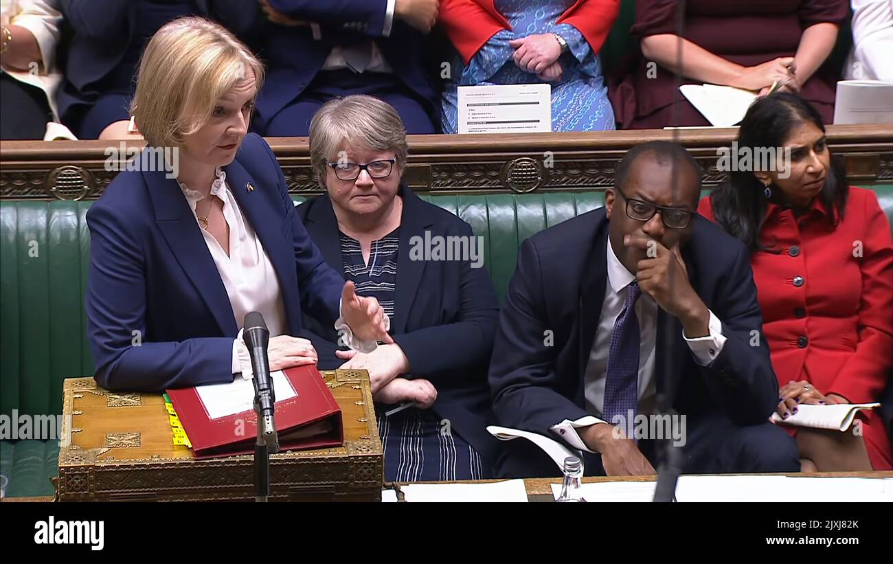 PMQsFirst PMQs for Liz Truss today 7.9.22 either side sat Penny Mordaunt and Therese Coffey   as she faced Keir Starmer  Alongside her new front bench Stock Photo