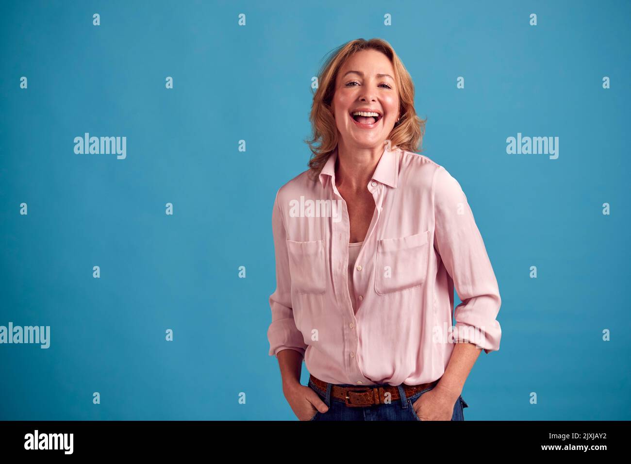 Model posing smiling photographer stylist hi-res stock photography and ...