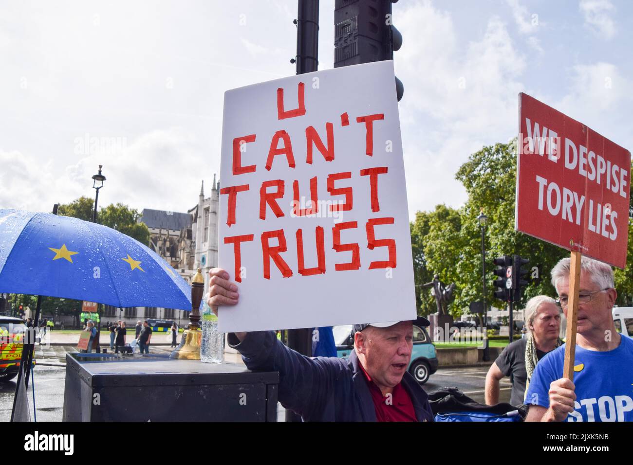 London, UK. 7th September 2022. Anti- Liz Truss and anti-Tory protesters gathered outside Parliament as Truss faced her first PMQs. Credit: Vuk Valcic/Alamy Live News Stock Photo