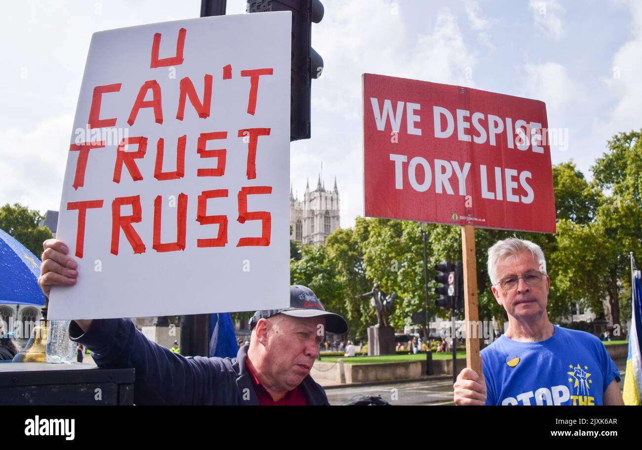 London, UK. 7th September 2022. Anti- Liz Truss and anti-Tory protesters gathered outside Parliament as Truss faced her first PMQs. Credit: Vuk Valcic/Alamy Live News Stock Photo