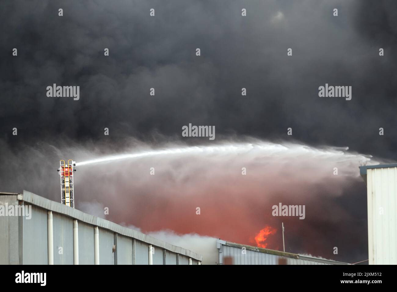 Fire crews battle to control a blaze at a factory in West Footscray ...