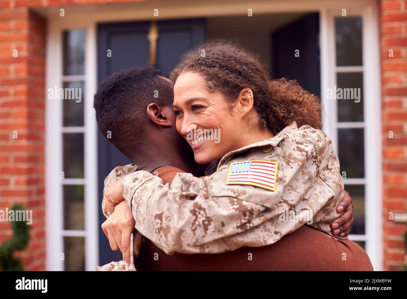Female American Soldier In Uniform Wearing Returning Home On Leave
